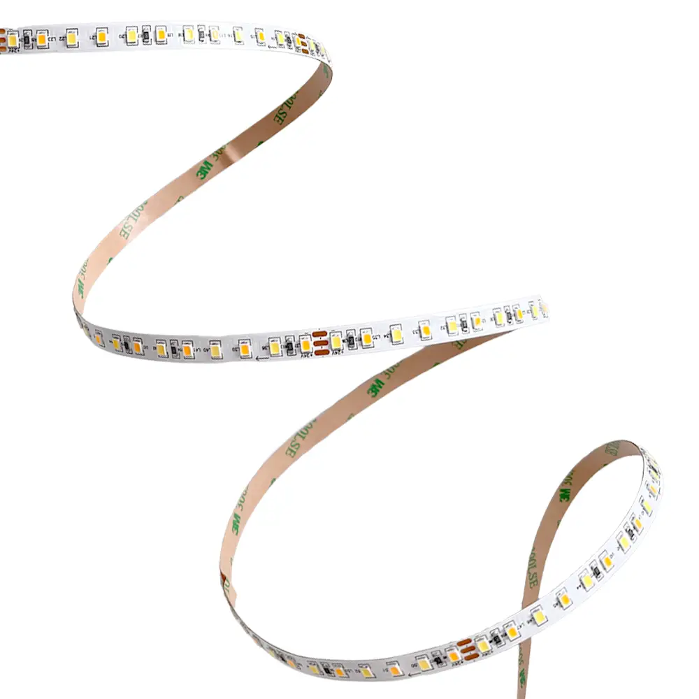 Energooszczędna taśma LED oświetleniowa na białym tle